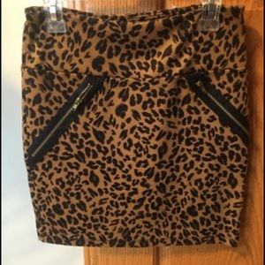 Cheetah skirt with zippers